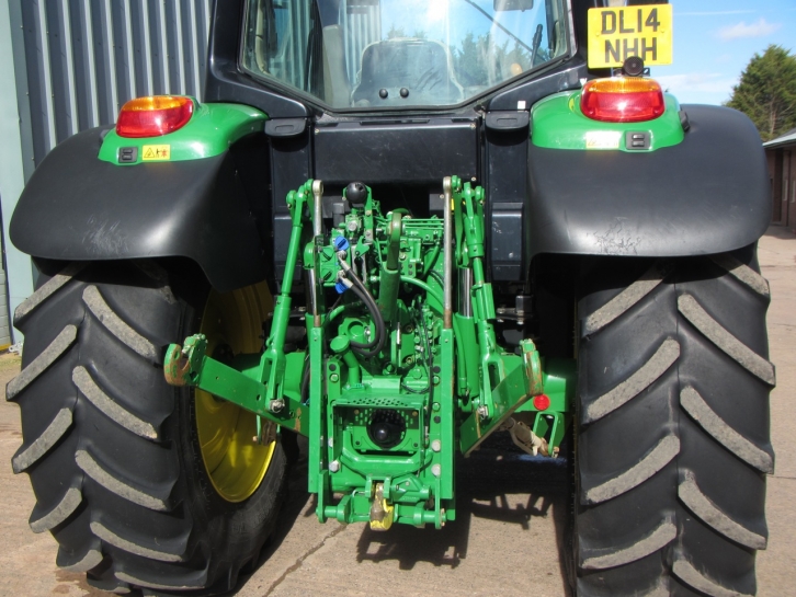 John Deere 6125M