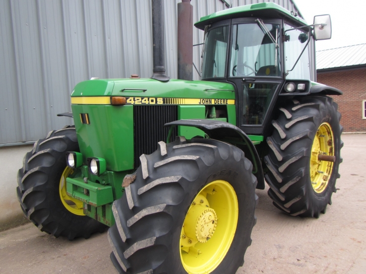 John Deere 4240S