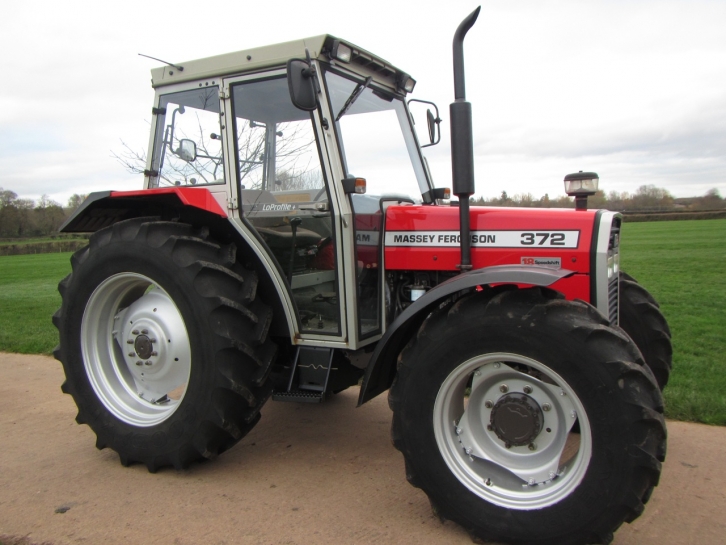 Massey Ferguson 372