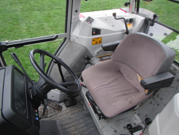 Massey Ferguson 372