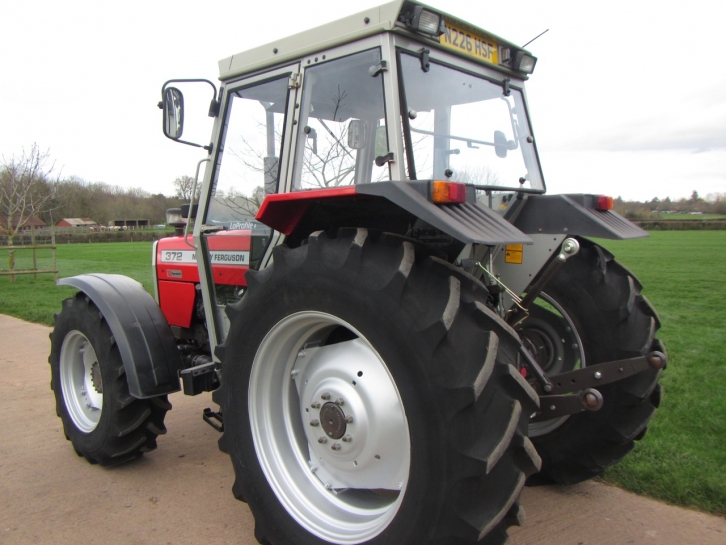 Massey Ferguson 372