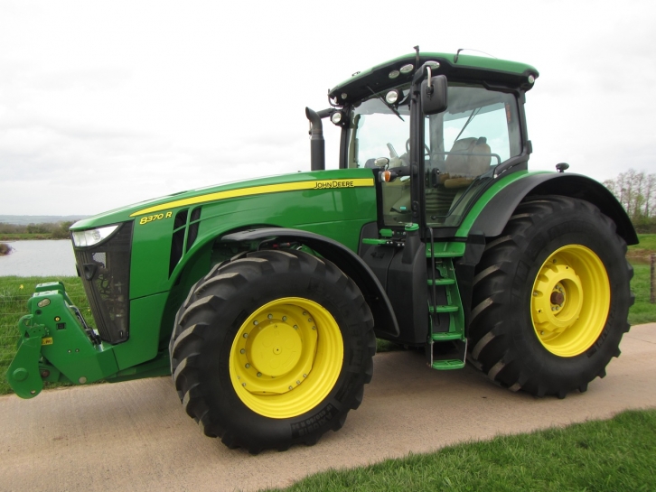 John Deere 8370R