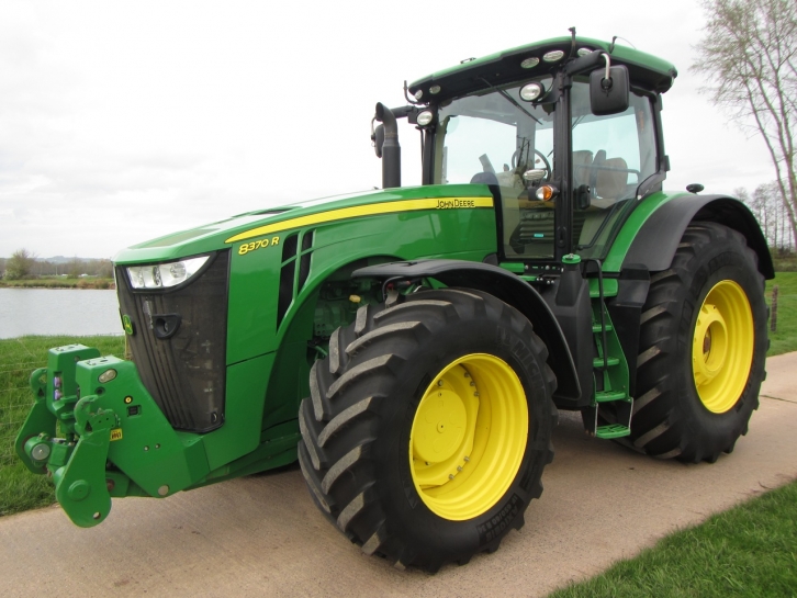 John Deere 8370R