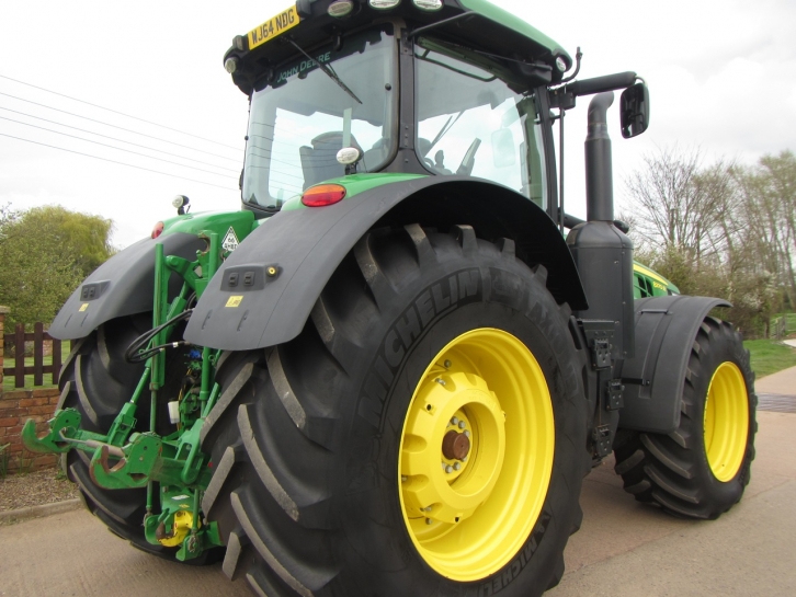 John Deere 8370R