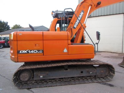 Doosan DX140LC digger