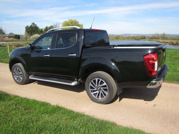 Nissan Navara NP 300 double cab pickup