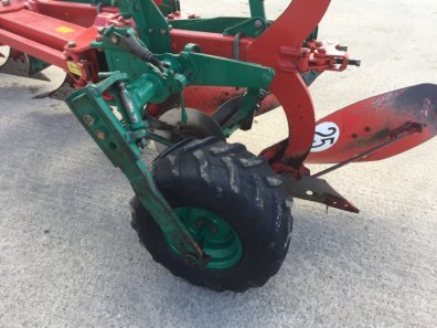 Kverneland ES 85 200 5 furrow plough