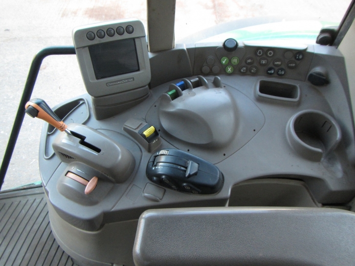 John Deere 6630