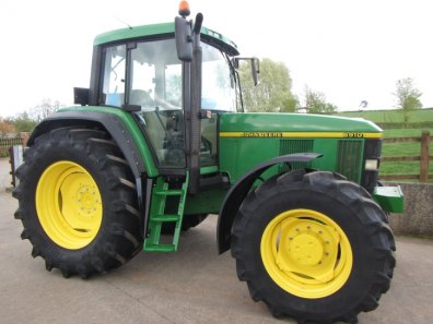 John Deere 6910