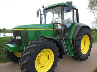 John Deere 6910