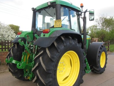 John Deere 6910
