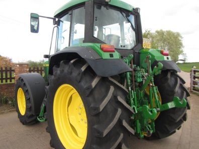 John Deere 6910
