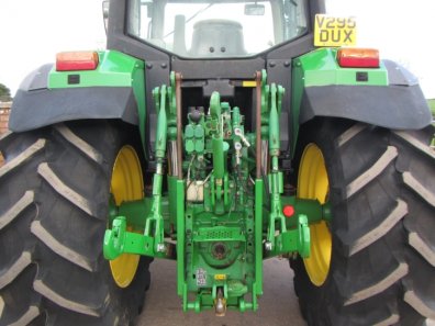 John Deere 6910