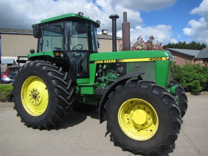 John Deere 4055