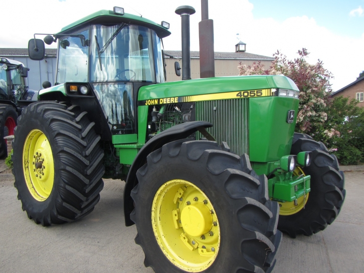 John Deere 4055