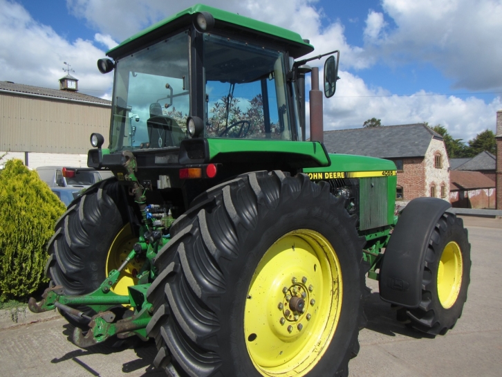 John Deere 4055