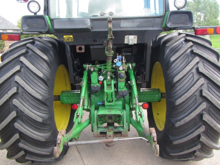 John Deere 4055