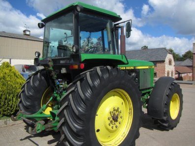 John Deere 4055