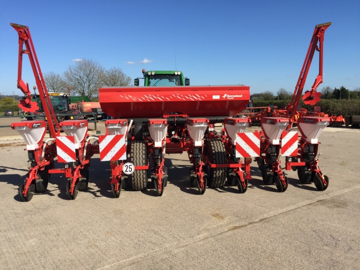 Kverneland Optima HD 8 row triad maize drill