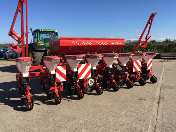 Kverneland Optima HD 8 row triad maize drill