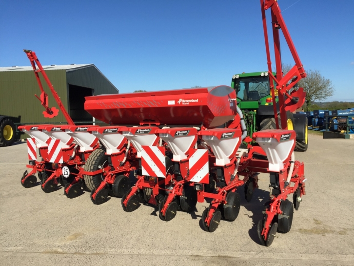 Kverneland Optima HD 8 row triad maize drill