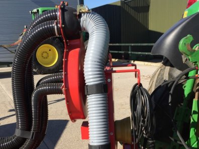 Kverneland Optima HD 8 row triad maize drill