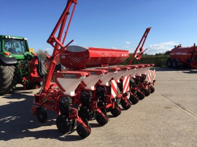 Kverneland Optima HD 8 row triad maize drill