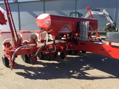 Kverneland Optima HD 8 row triad maize drill