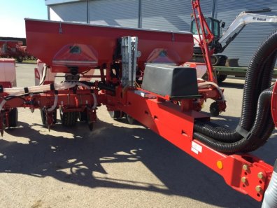 Kverneland Optima HD 8 row triad maize drill