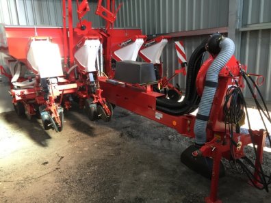 Kverneland Optima HD 8 row triad maize drill