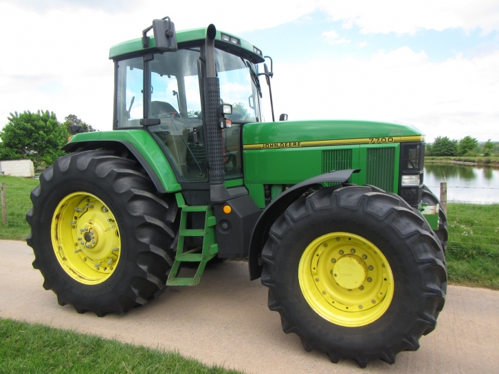 John Deere 7700
