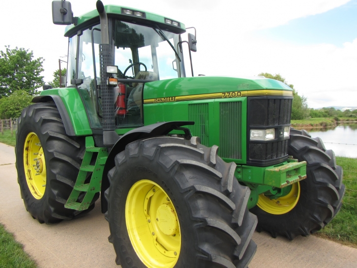 John Deere 7700