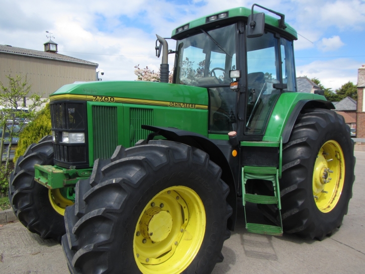 John Deere 7700