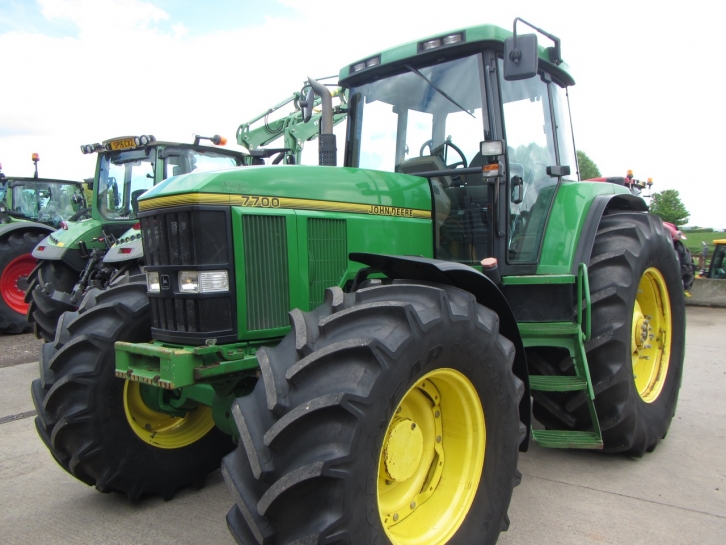 John Deere 7700
