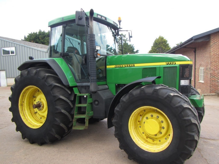 John Deere 7710
