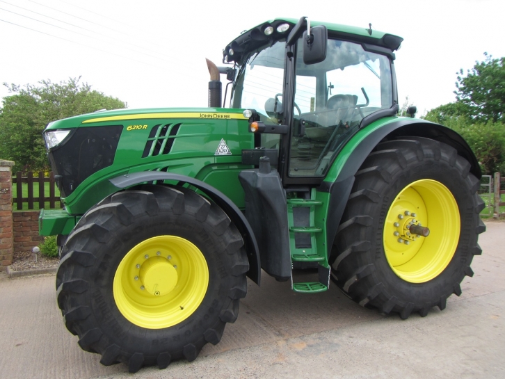 John Deere 6210R