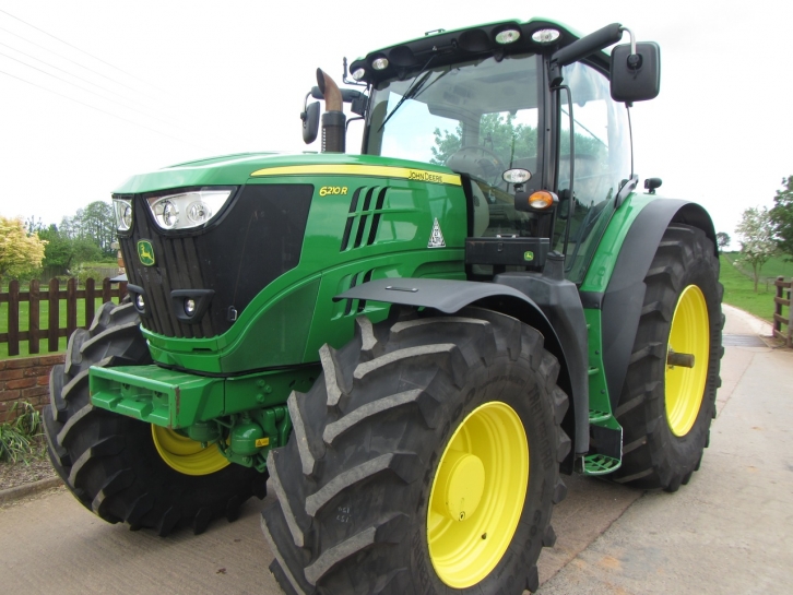 John Deere 6210R