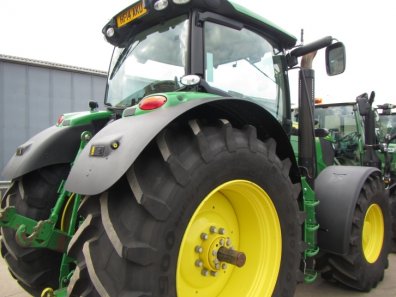 John Deere 6210R