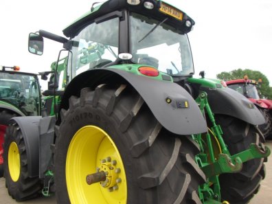 John Deere 6210R