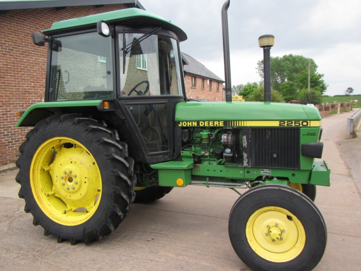 John Deere 2250