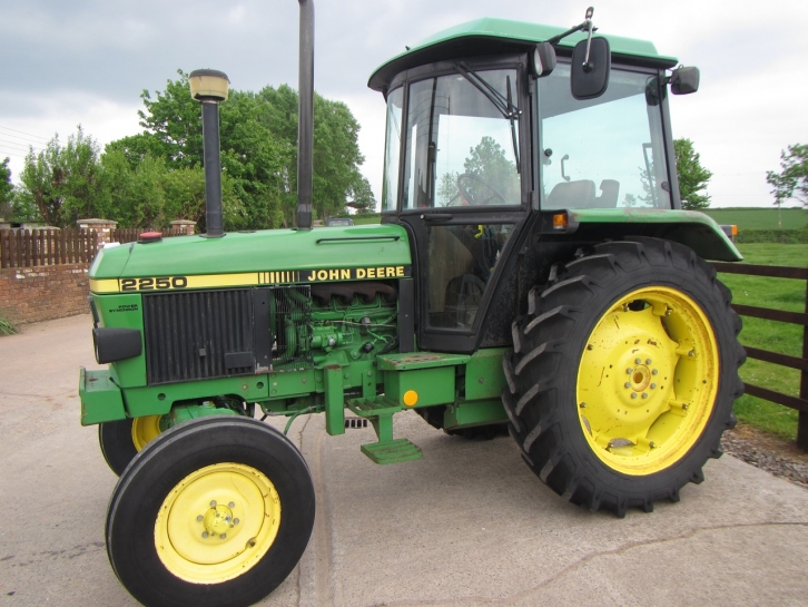 John Deere 2250