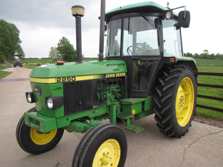 John Deere 2250