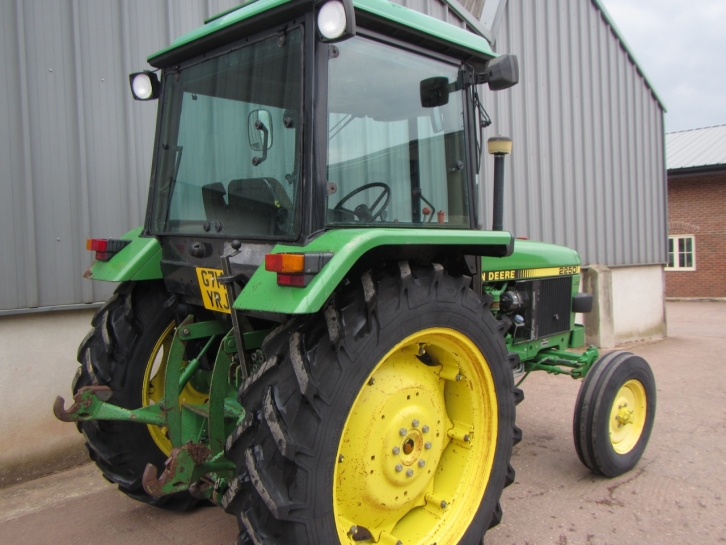 John Deere 2250