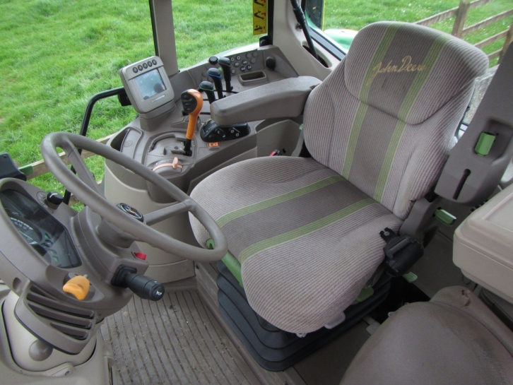 John Deere 7530