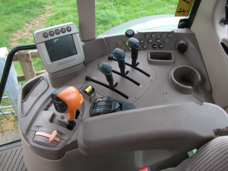 John Deere 7530