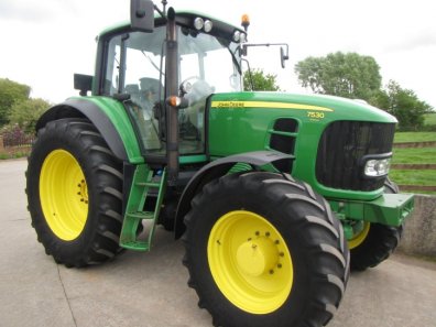 John Deere 7530