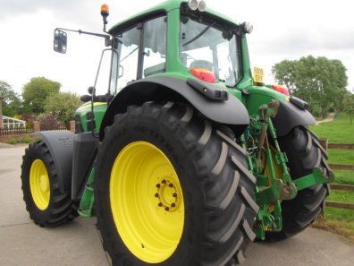 John Deere 7530