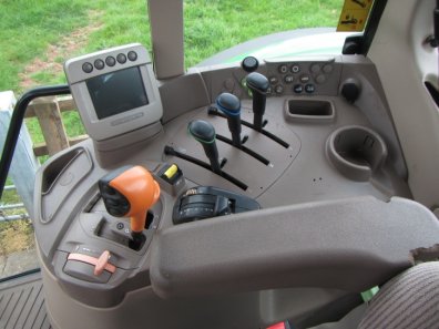 John Deere 7530
