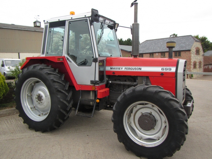 Massey Ferguson 699