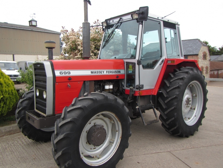Massey Ferguson 699